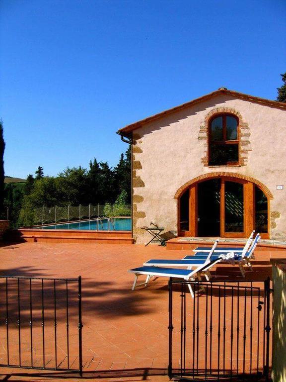 Castello Di Tavolese Hotel Черталдо Екстериор снимка