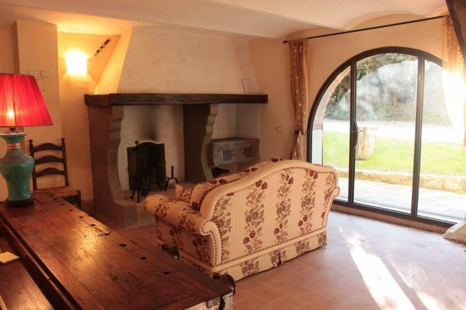 Castello Di Tavolese Hotel Черталдо Екстериор снимка