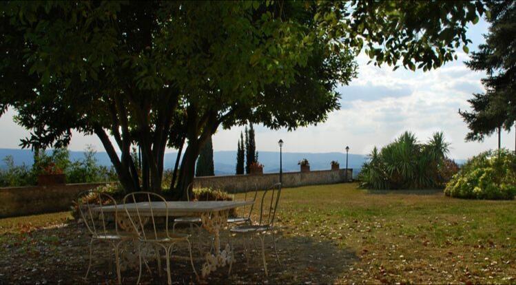 Castello Di Tavolese Hotel Черталдо Екстериор снимка