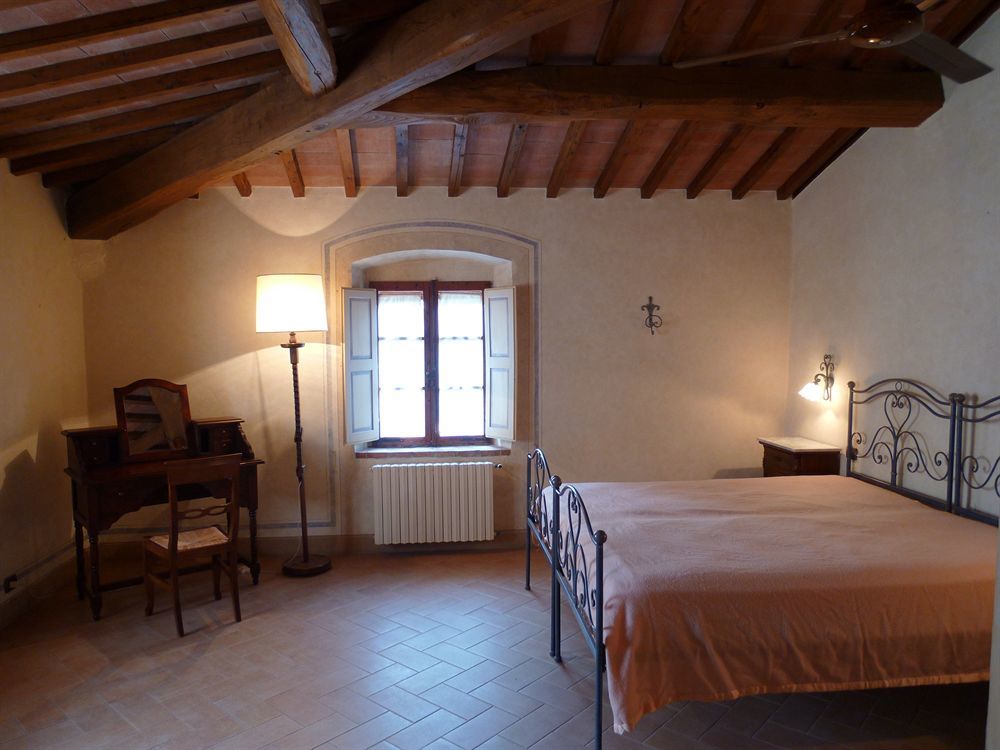 Castello Di Tavolese Hotel Черталдо Екстериор снимка