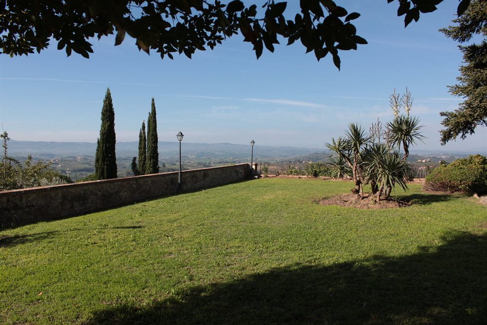 Castello Di Tavolese Hotel Черталдо Екстериор снимка