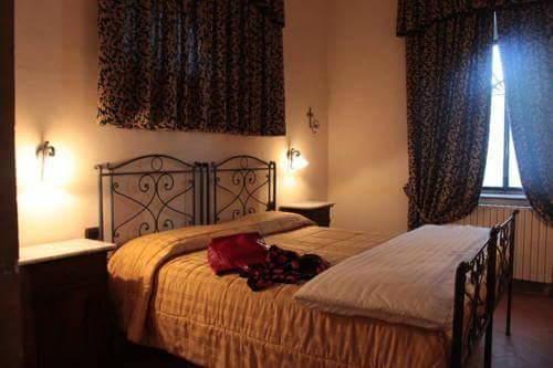 Castello Di Tavolese Hotel Черталдо Екстериор снимка