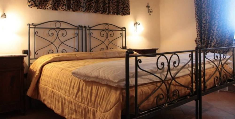 Castello Di Tavolese Hotel Черталдо Екстериор снимка