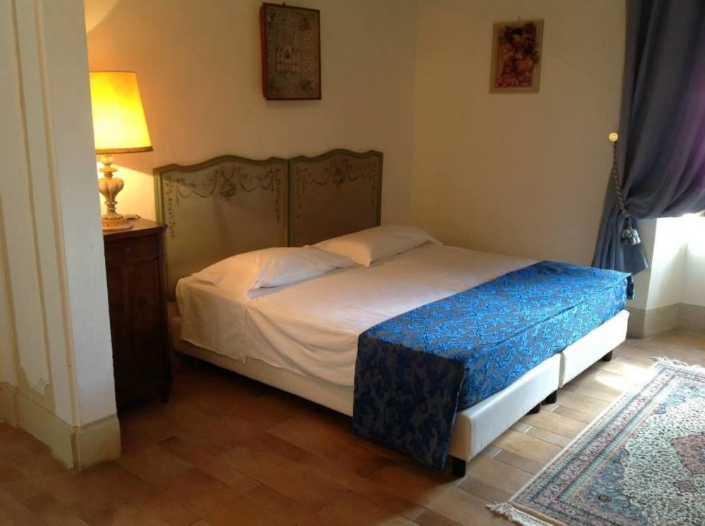 Castello Di Tavolese Hotel Черталдо Екстериор снимка